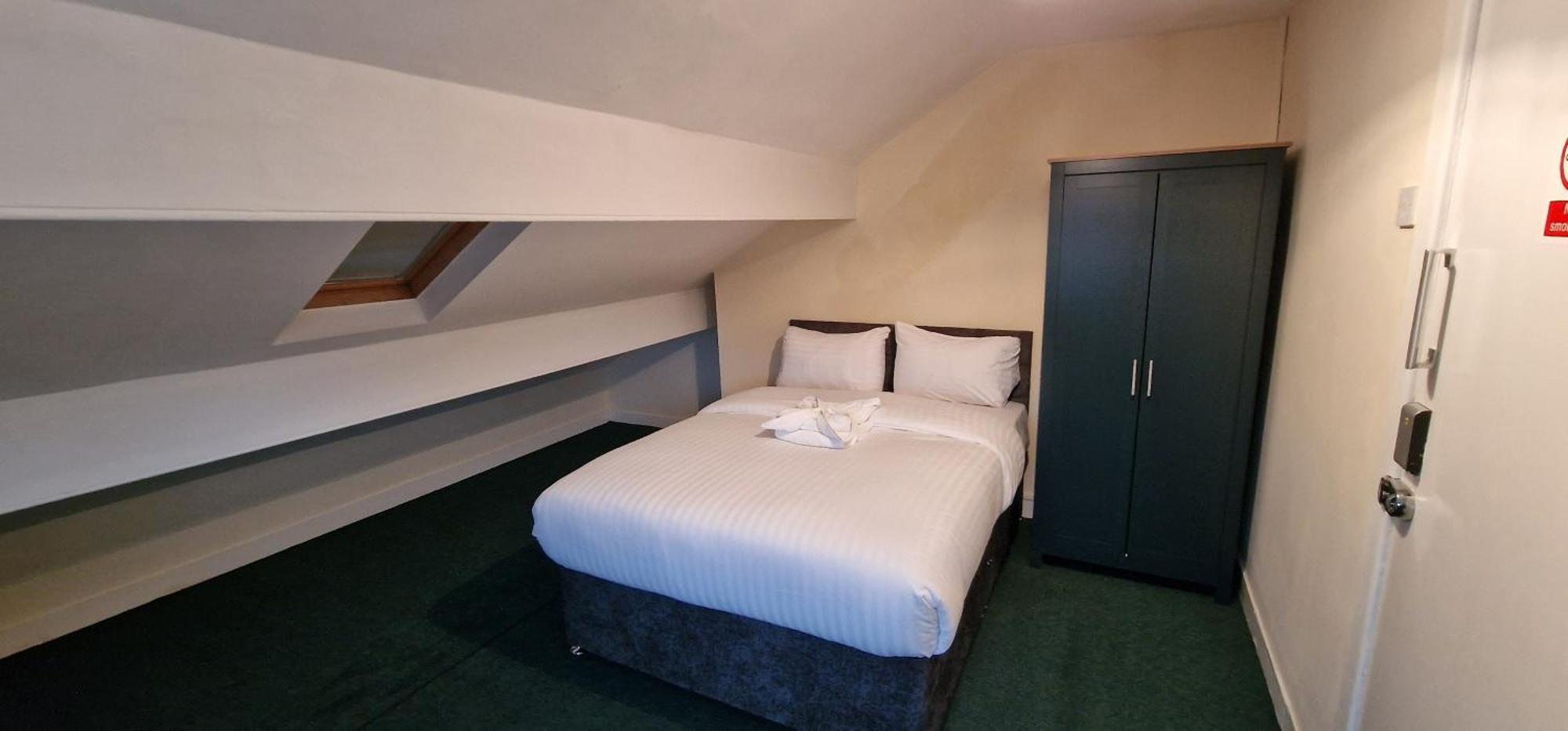 Self Check In Rooms Central Wakefield Exteriör bild